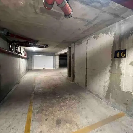 Proche Et Vieil + Parking דירה