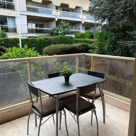 Proche Et Vieil + Parking