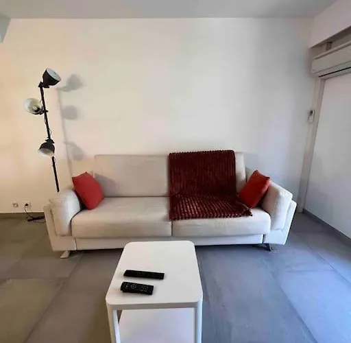 Proche Et Vieil + Parking *