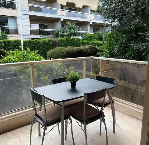 Proche Et Vieil + Parking