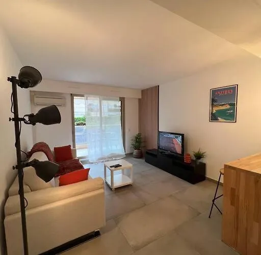 Proche Et Vieil + Parking *